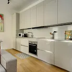 Domusmi Petrella 4 * Milano