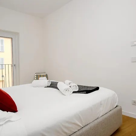 Domusmi Petrella 4 * Milan