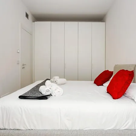 Domusmi Petrella 4 Apartment Milan