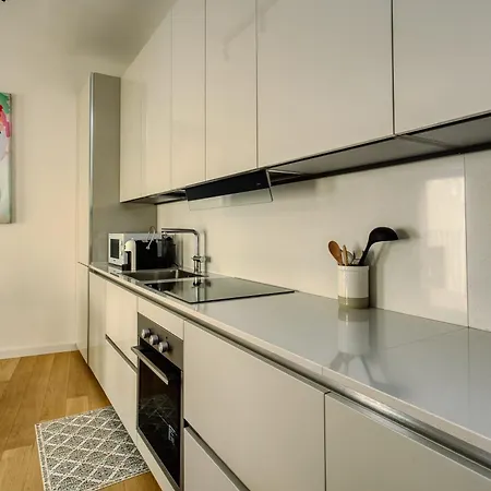 Domusmi Petrella 4 * Milan